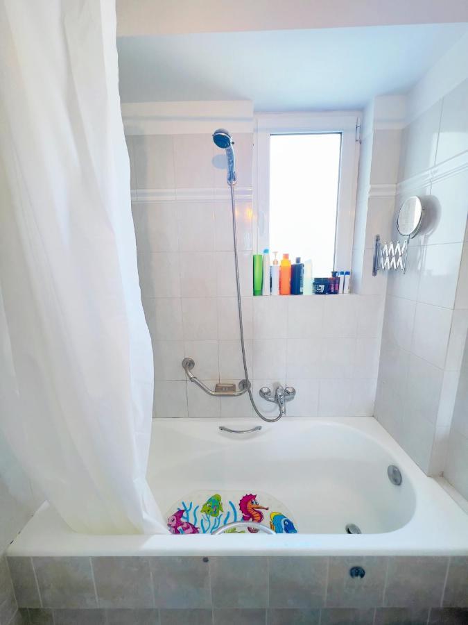Cozy Fairytal Garden Apartment, Family Friendly, Free Parking, 15 Min To Airport أثينا المظهر الخارجي الصورة