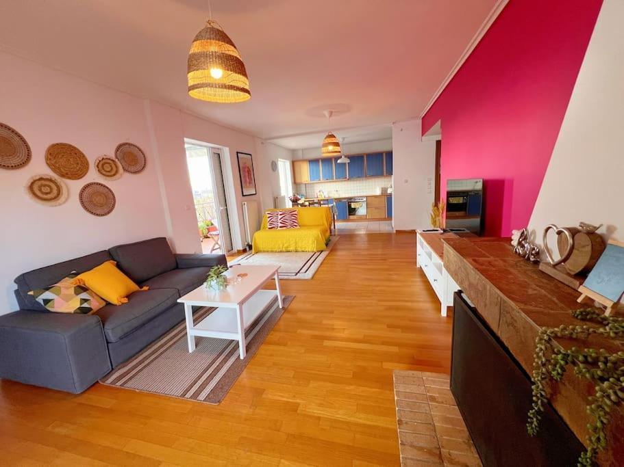 Cozy Fairytal Garden Apartment, Family Friendly, Free Parking, 15 Min To Airport أثينا المظهر الخارجي الصورة