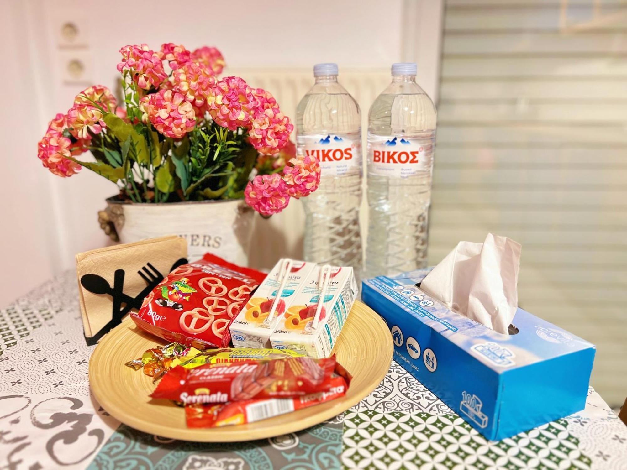 Cozy Fairytal Garden Apartment, Family Friendly, Free Parking, 15 Min To Airport أثينا المظهر الخارجي الصورة