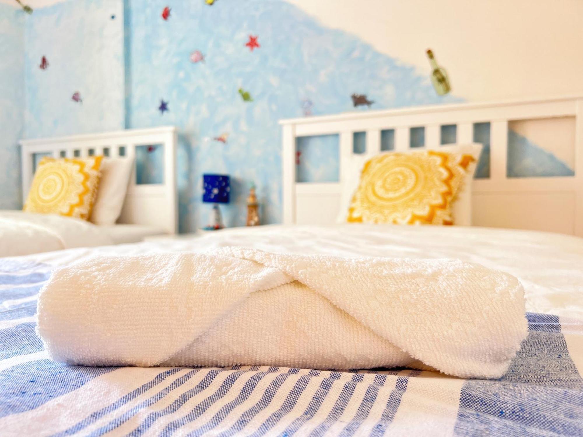 Cozy Fairytal Garden Apartment, Family Friendly, Free Parking, 15 Min To Airport أثينا المظهر الخارجي الصورة