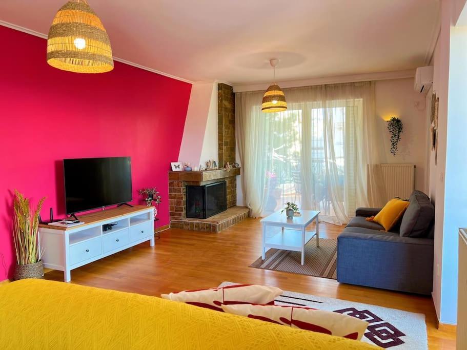 Cozy Fairytal Garden Apartment, Family Friendly, Free Parking, 15 Min To Airport أثينا المظهر الخارجي الصورة