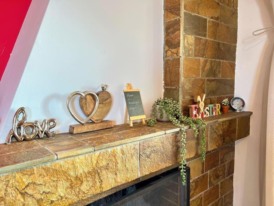 Cozy Fairytal Garden Apartment, Family Friendly, Free Parking, 15 Min To Airport أثينا المظهر الخارجي الصورة