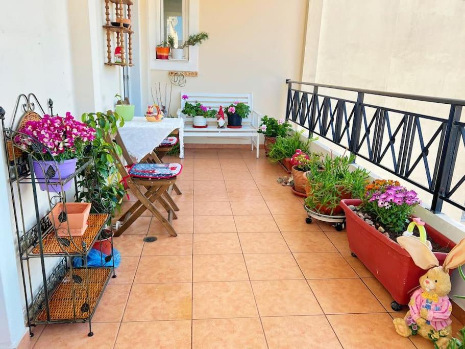 Cozy Fairytal Garden Apartment, Family Friendly, Free Parking, 15 Min To Airport أثينا المظهر الخارجي الصورة