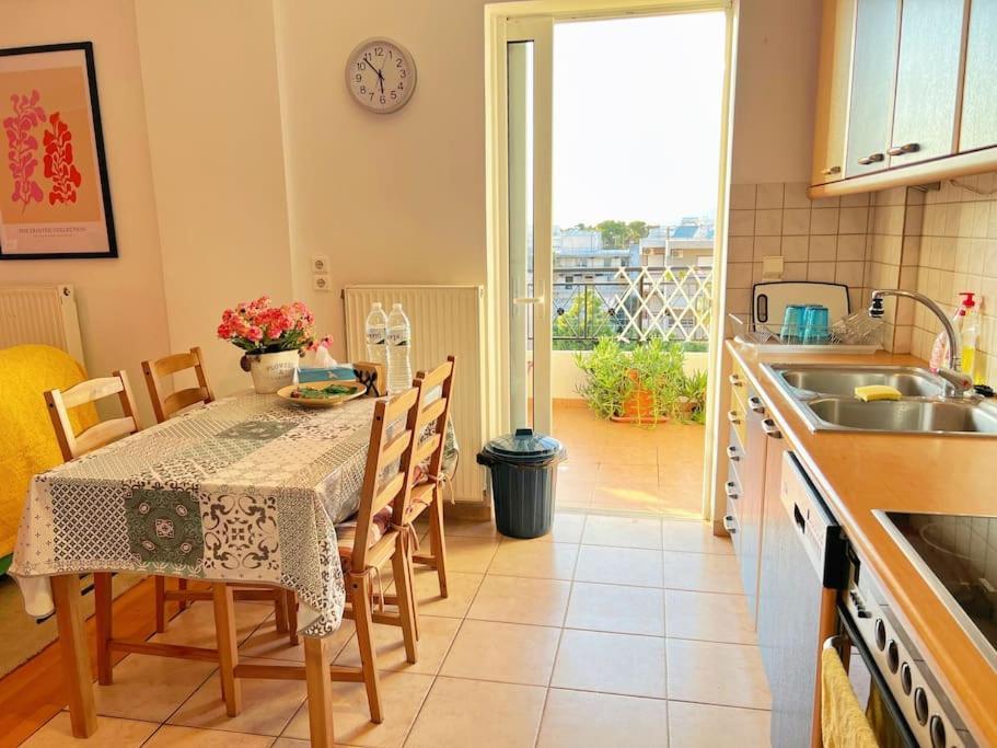 Cozy Fairytal Garden Apartment, Family Friendly, Free Parking, 15 Min To Airport أثينا المظهر الخارجي الصورة